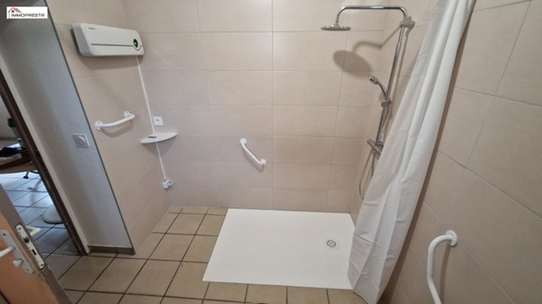 Réalisation d'une salle de bain PMR